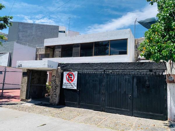 Casa en venta en Jardines del Bosque Norte, Guadalajara, Jalisco
