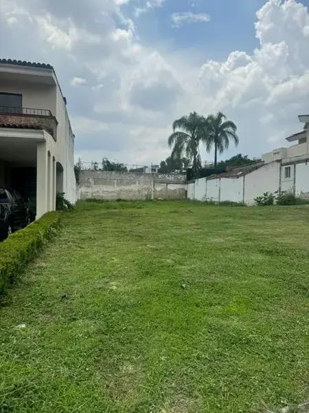 Terreno en venta en Lomas de Bosque super ubicado