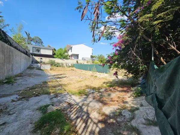 Terreno en venta en Lomas del Valle sobre Pablo Neruda