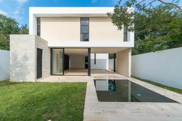 Casa con terraza, jardín y alberca privada, venta, Zona Norte, Mérida