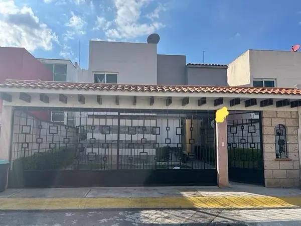 Casa en venta en San Bartolome Tlaltelulco, Metepec, México