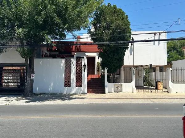 CASA EN VENTA – COLONIA ROMA, MONTERREY, N.L.