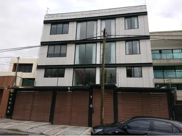 Edificio en remate en Lomas de Tecamachalco, Naucalpan de Juárez, México