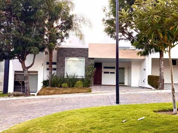 Casa en renta en Lomas de Angelópolis, San Andrés Cholula, Puebla