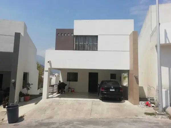 Casa en venta en Colinas del Huajuco, Monterrey, Nuevo León