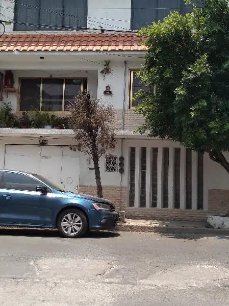 Casa en venta en Las Aguilas, Nezahualcóyotl, México