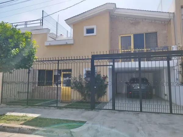 Casa en venta en Jardines del Bosque Centro, Guadalajara, Jalisco