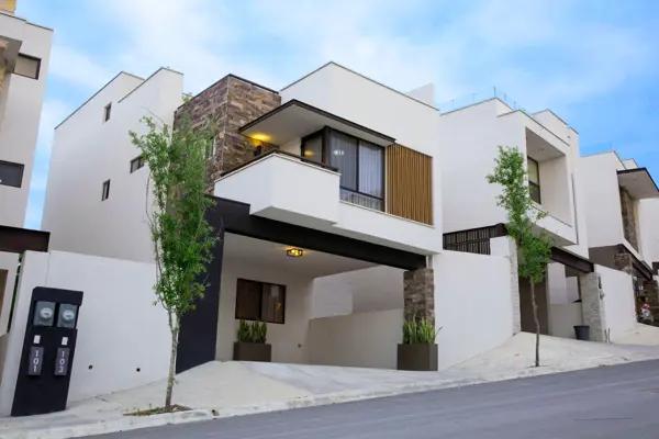 Casa en venta en El Uro, Monterrey, Nuevo León