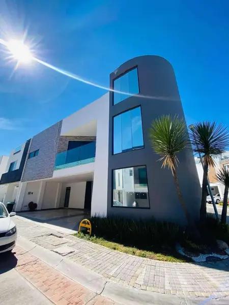 Casa en renta en Lomas de Angelópolis, San Andrés Cholula, Puebla