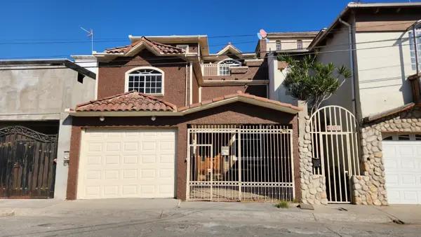 Casa en venta en Otay Galerias, Tijuana, Baja California