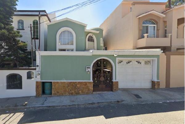 Casa en venta en Valle Dorado, Ensenada, Baja California