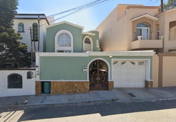 Casa en venta en Valle Dorado, Ensenada, Baja California