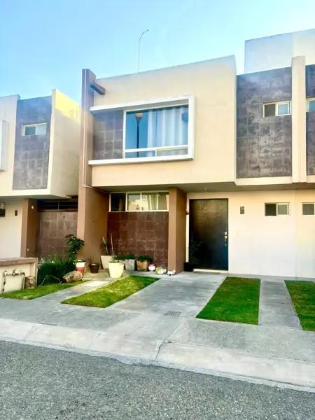 Casa en venta en Paseos Santín, Toluca, México