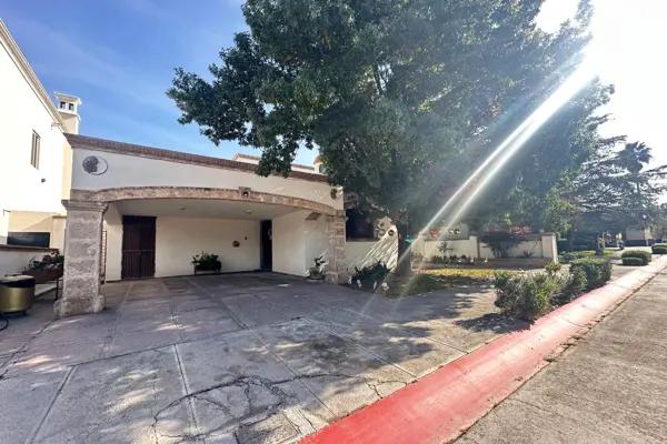 Casa en venta en Jardines de Versalles, Saltillo, Coahuila de Zaragoza