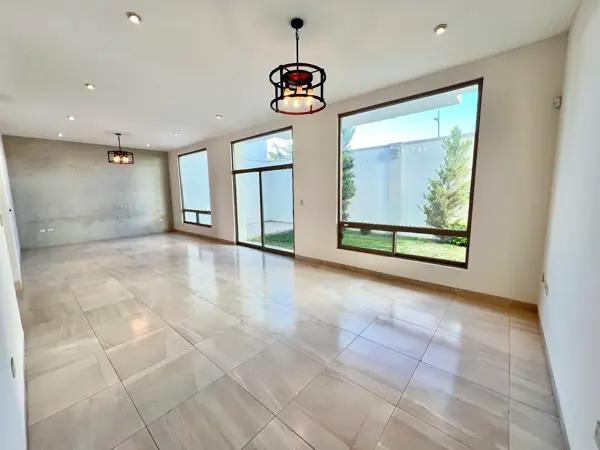 RESIDENCIA EN LAS TROJES