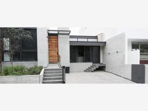 Casa en venta y renta en Lomas del Pedregal, Tlalpan, Ciudad de México