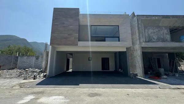 Casa en venta en Los Cristales, Monterrey, Nuevo León