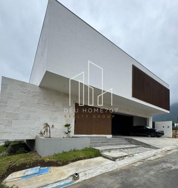 Casa en venta en Bosques de las Misiones Sector Encino, Santiago, Nuevo León