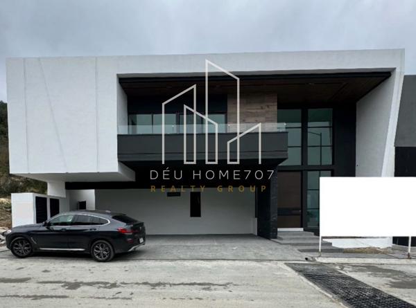 Casa en venta en Bosques de las Misiones Sector Reserva, Santiago, Nuevo León