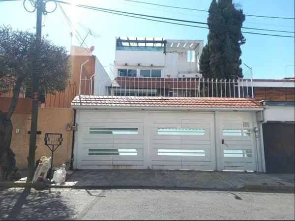 Casa en venta en Villa Quietud, Coyoacán, Ciudad de México