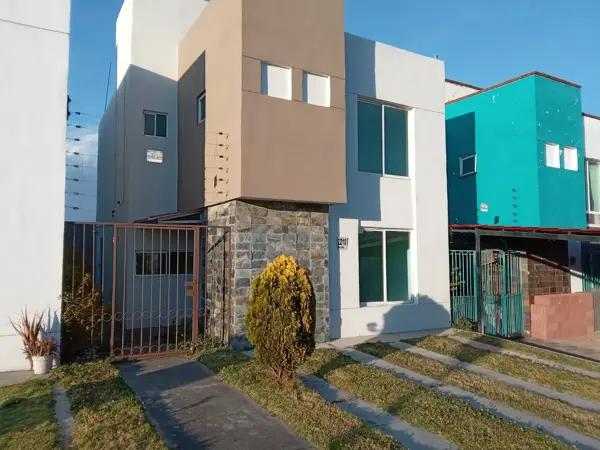 Casa en venta en Urbano Bonanza, Metepec, México