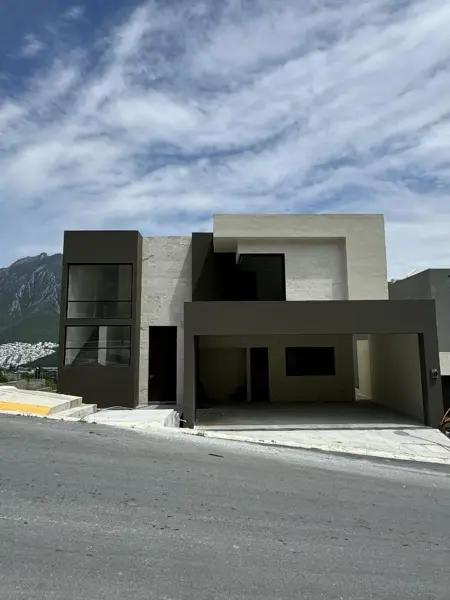 Casa en venta en Loma Bonita, Monterrey, Nuevo León