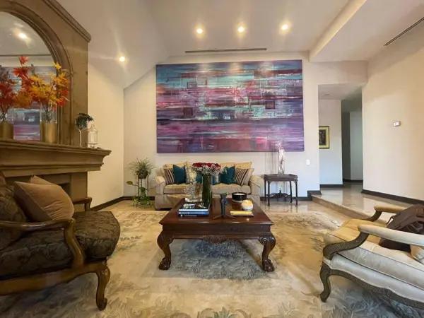 Casa en venta en Del Valle, San Pedro Garza García, Nuevo León