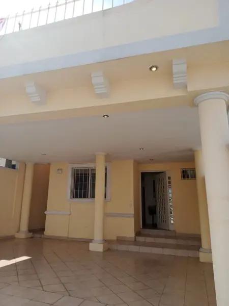 Casa en venta en Puerta de Hierro, Monterrey, Nuevo León