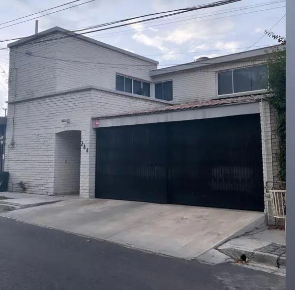Casa en venta en Las Cumbres, Monterrey, Nuevo León