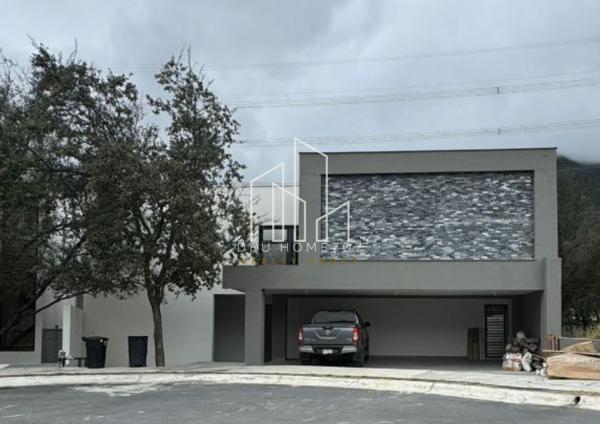 Casa en venta en El Uro, Monterrey, Nuevo León