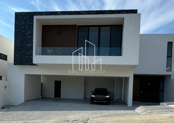 Casa en venta en Pedregal de la Montaña, Monterrey, Nuevo León