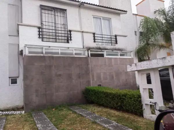 Casa en venta y renta en Bosques de Cantabria, Toluca, México