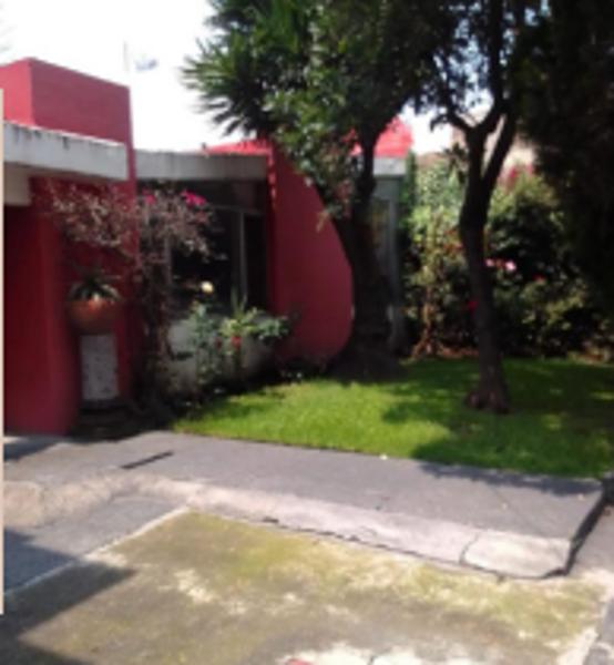 Casa en venta en Lomas de Tecamachalco, Naucalpan de Juárez, México
