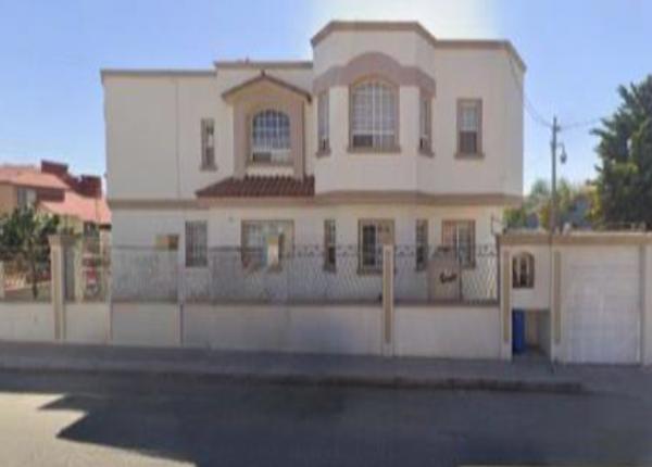 Casa en venta en Valle Dorado, Ensenada, Baja California