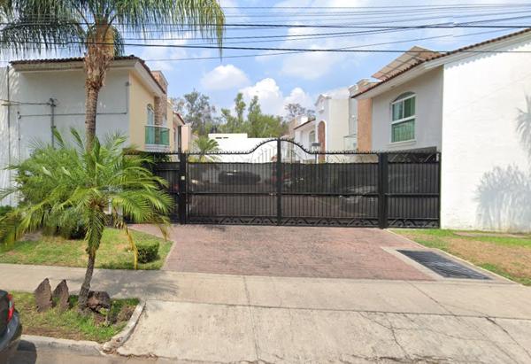 Casa en remate en Bosques de La Victoria, Guadalajara, Jalisco