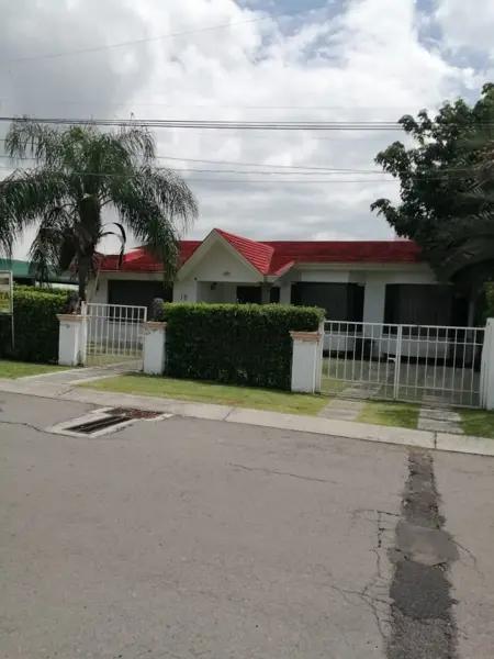 Casa en renta en Lomas de Cocoyoc, Atlatlahucan, Morelos