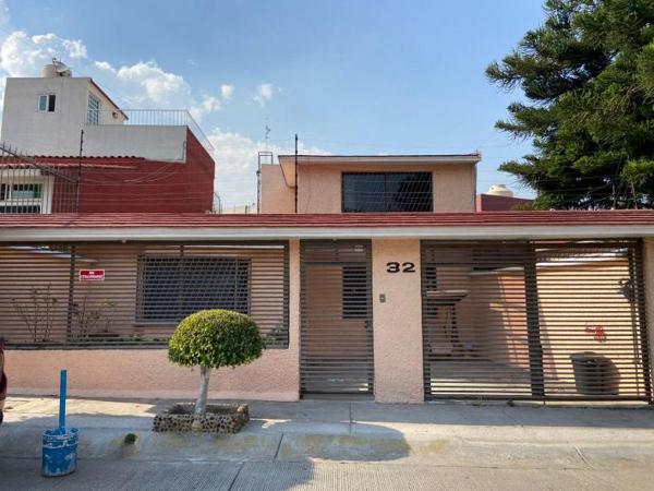 Casa en venta en Jardines de Satelite, Naucalpan de Juárez, México