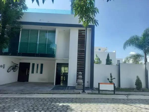 Casa en renta en Lomas de Angelópolis, San Andrés Cholula, Puebla