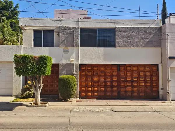 Casa comercial (oficina) EN RENTA en Valle del Campestre, León, Guanajuato