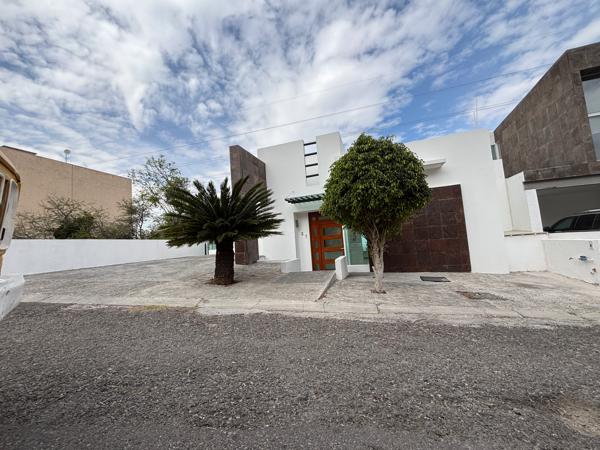 Casa en venta y renta en Colinas del Bosque 2a Sección, Corregidora, Querétaro