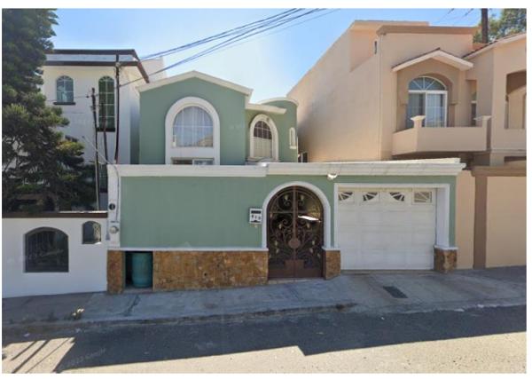 Casa en venta en Valle Dorado, Ensenada, Baja California