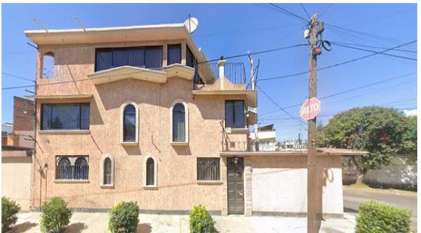 Casa en venta en Unidad Victoria, Toluca, México