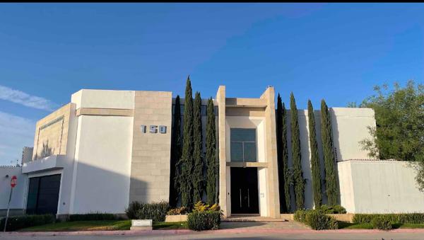 Casa en venta en Jardines de Versalles, Saltillo, Coahuila de Zaragoza