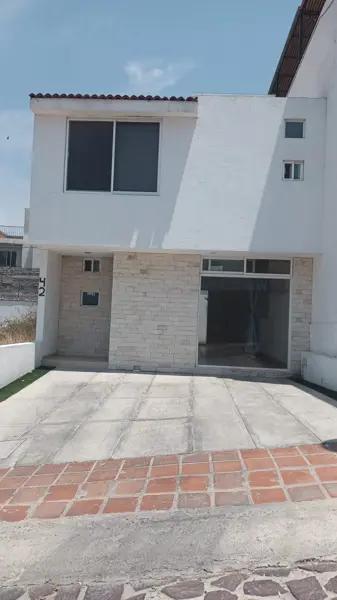 MODERNA/AHORRATIVA PRIV. SEGURIDAD  24/7 3 REC. 2.5B JARDIN TRAS. PANELES SOLARES Y CALENTADOR SOLAR