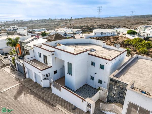 Casa en Venta en Baja Malibú Sección Lomas, Tijuana - Amplia Propiedad en Ubicación Estratégica