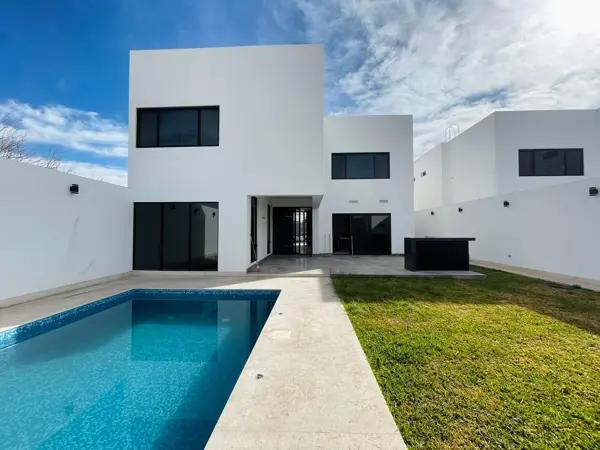 Casa en venta en Real del Nogalar, Torreón: Espaciosa vivienda en comunidad cerrada
