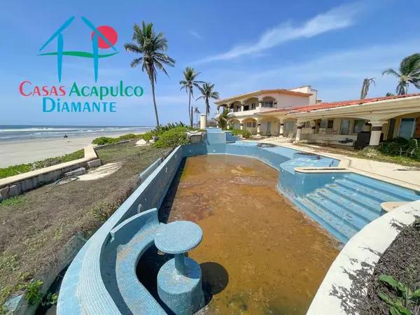 Casa con acceso directo al mar. Para restaurar. 200 metros de frente de playa