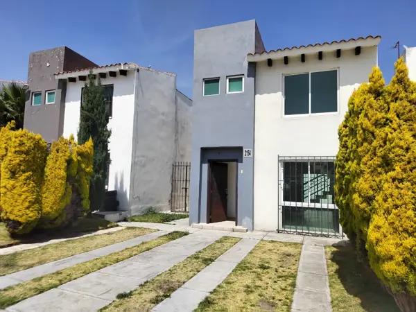 Casa en Renta en San Bartolome Tlaltelulco, Metepec, México