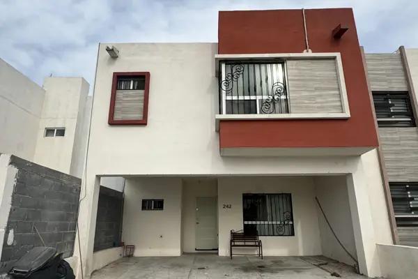 Casa en RENTA en Valle del Oriente Sector C