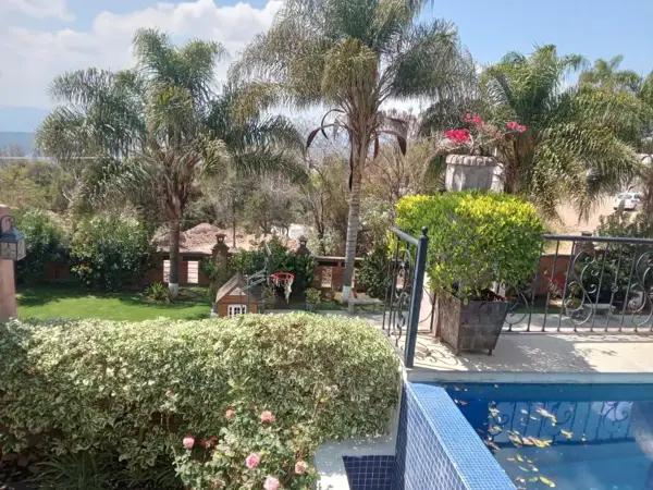 ESPECTACULAR RESIDENCIA CON INCREIBLE VISTA EN EXCLUSIVO FRACC EN IXTAPAN DE LA SAL